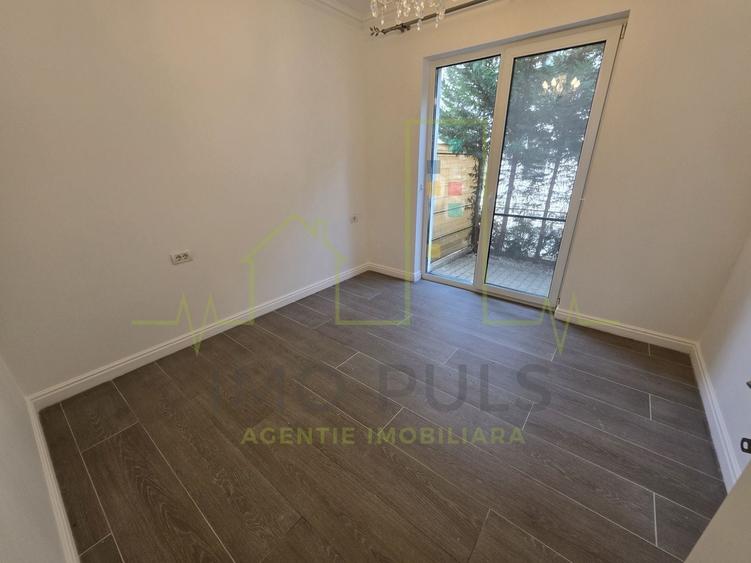 Apartament cu 3 camere semidecomandat în Aradului
