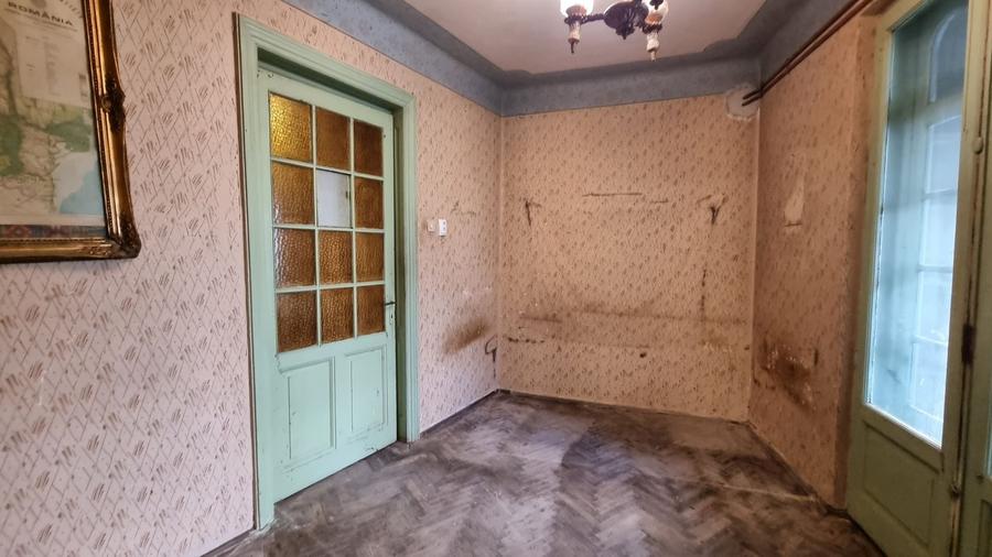 Apartament cu 4 camere decomandat în Calea Victoriei