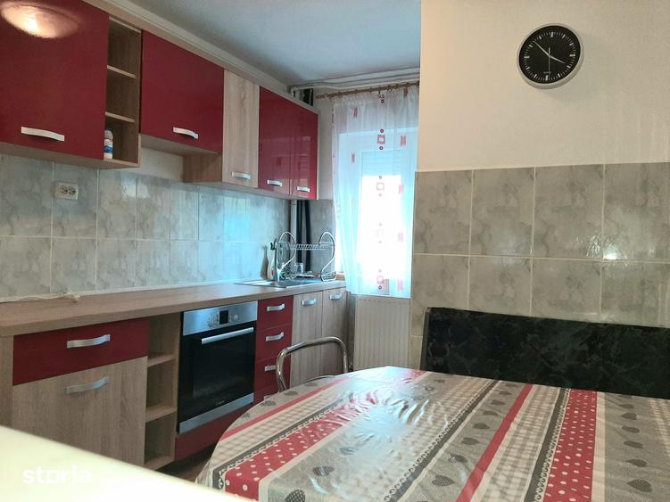 Apartament cu 3 camere semidecomandat în Micro 16