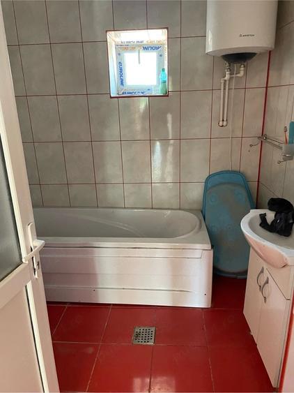 Casă cu 4 camere cu Teren 4614 Mp în Lăstuni