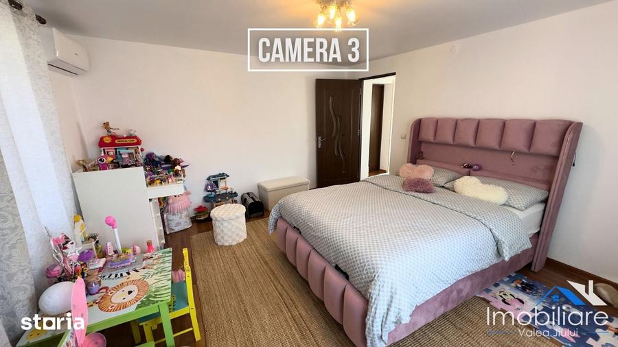 Casă cu 4 camere cu Teren 2700 Mp în Central