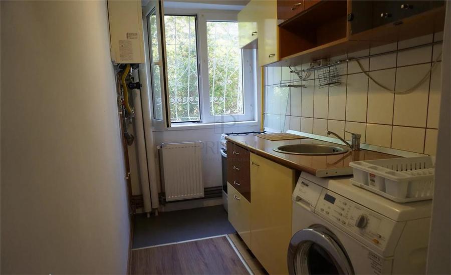 Apartament cu 3 camere semidecomandat, mobilat în Spitalul Județean