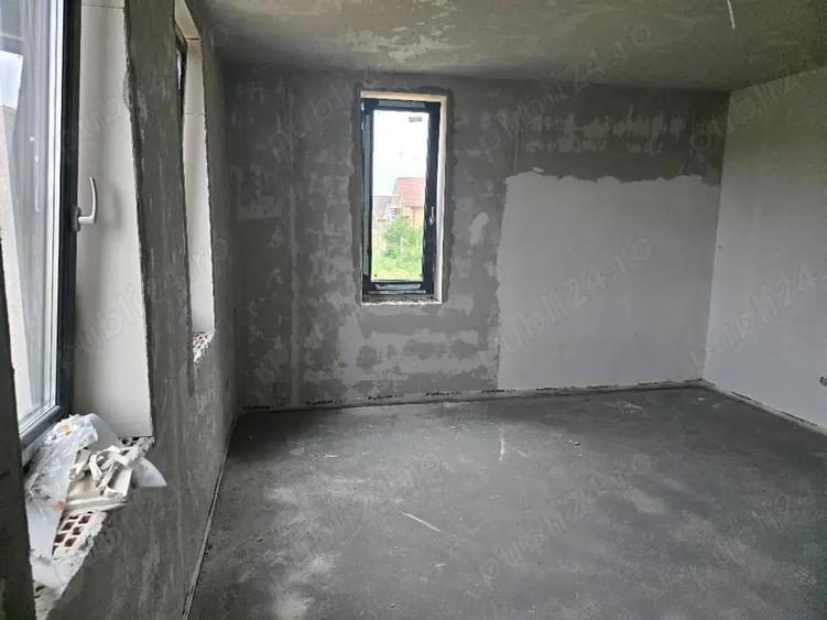 Casă cu 4 camere în Sânmartin