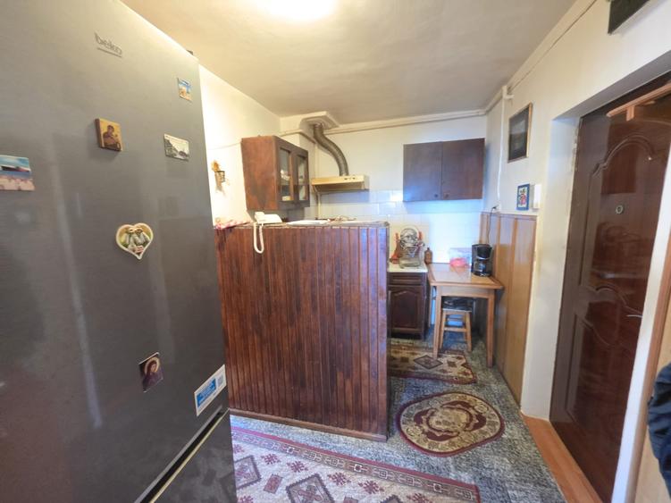 Apartament cu 2 camere semidecomandat în Craiter