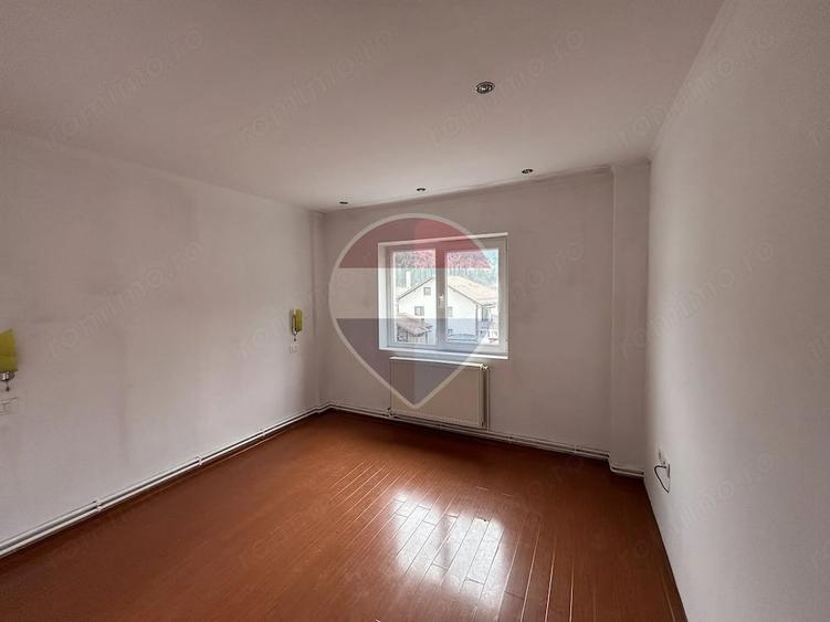 Apartament cu 3 camere decomandat în Băile Borșa