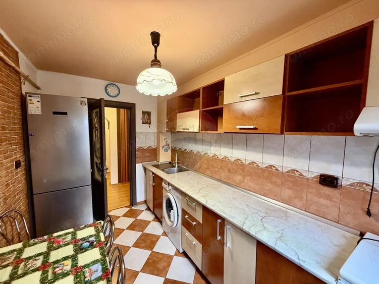 Apartament cu 3 camere decomandat în Gară