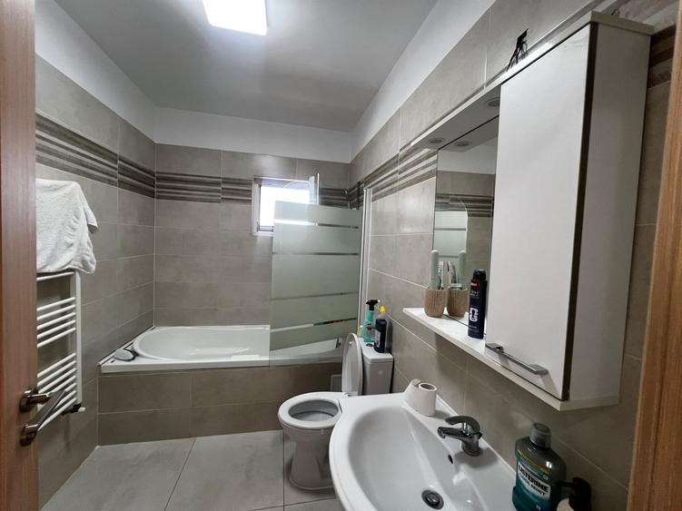 Duplex cu 4 camere cu Canalizare în Domnești