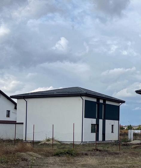 Casă cu 4 camere în Jilava