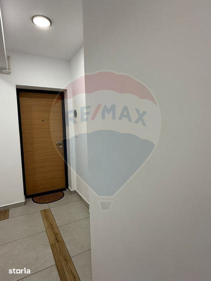Apartament cu 3 camere decomandat în Tractorul