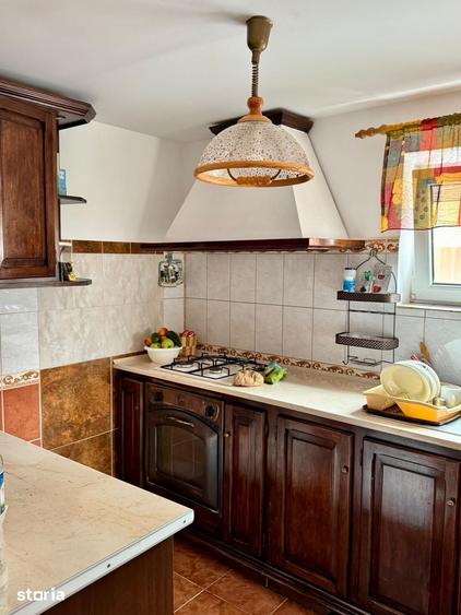 Casă cu 3 camere semidecomandat cu Teren 590 Mp în Cordun