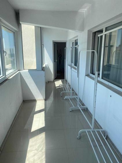 Apartament cu 3 camere decomandat în Dobroești