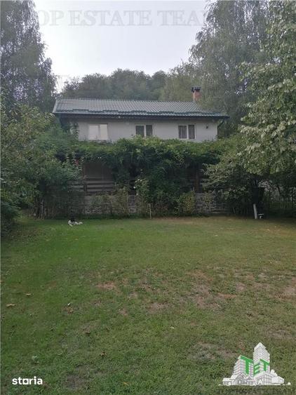 Casă cu 7 camere cu Teren 825 Mp în Păcureți