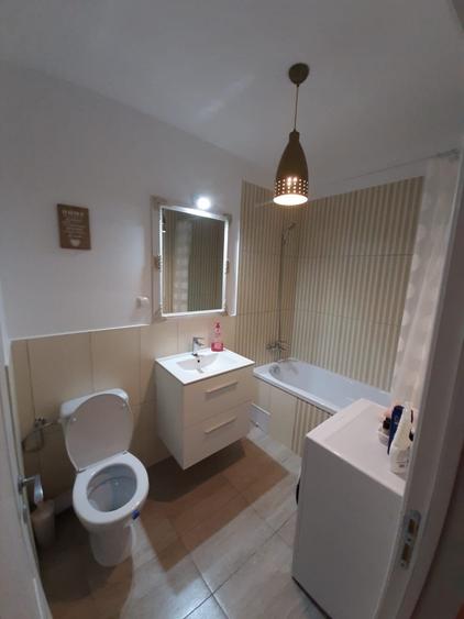 Apartament cu 3 camere semidecomandat în Mărăști
