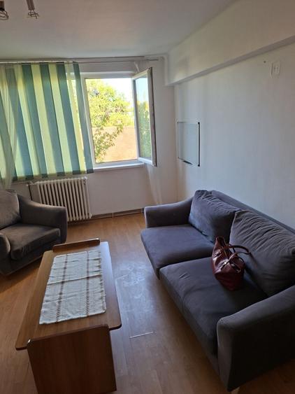 Apartament cu 2 camere semidecomandat în Căprioara