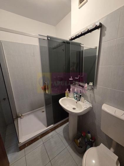 Apartament cu 3 camere decomandat în Titan