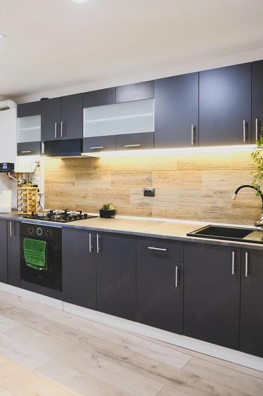 Apartament cu 4 camere decomandat în Central