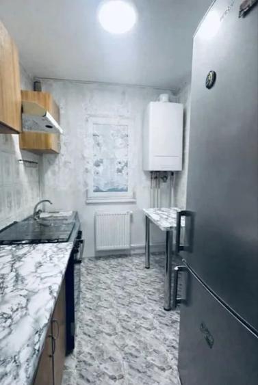 Apartament cu 3 camere semidecomandat în Dacia