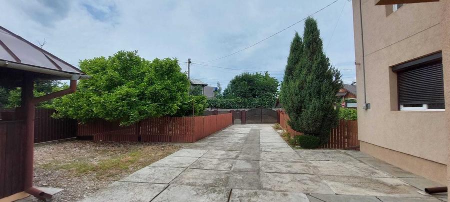 Casă cu 4 camere în Viișoara
