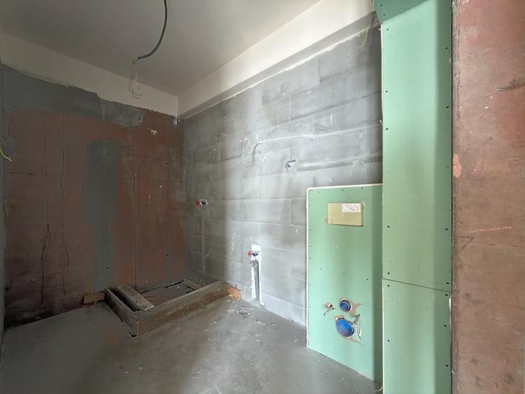 Apartament cu 3 camere semidecomandat în Inel II