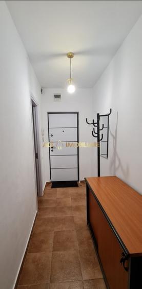 Apartament cu 3 camere semidecomandat, mobilat în Gara de Nord