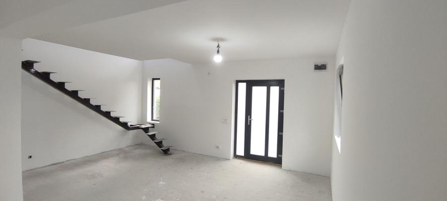 Casă cu 3 camere în Central