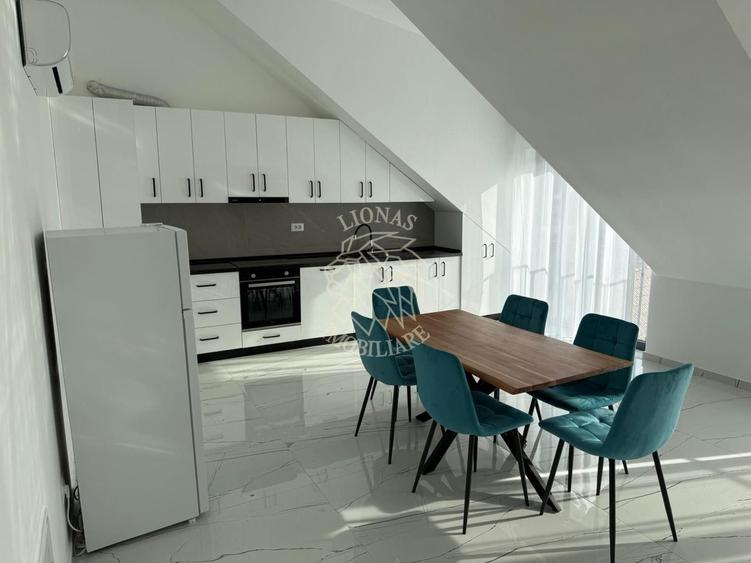 Apartament cu 4 camere decomandat, mobilat în Central