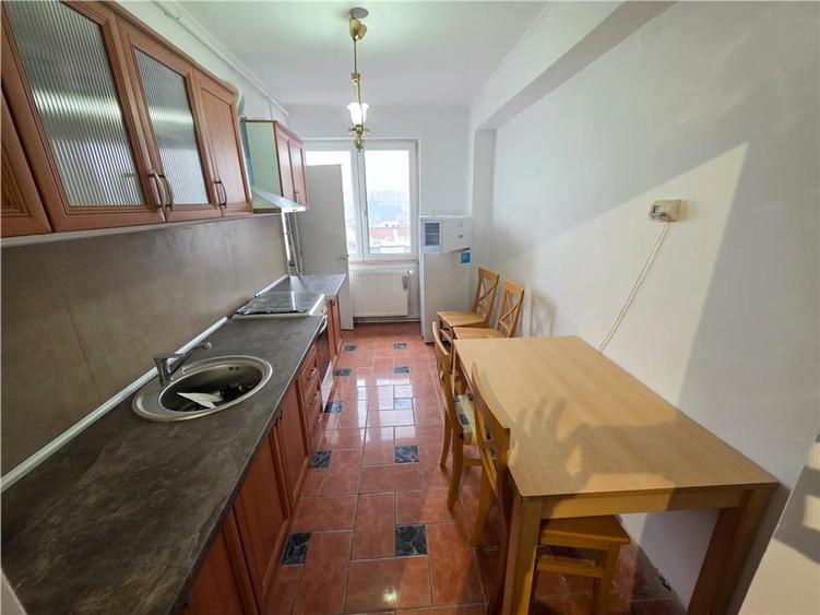 Apartament cu 4 camere decomandat în Central