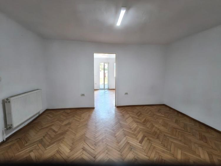 Casă individuală cu 5 camere cu Canalizare în Lunei