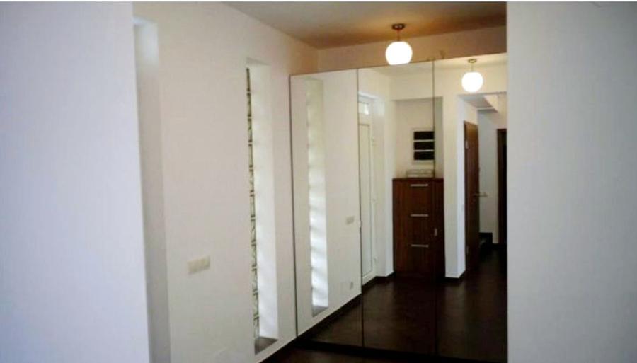 Casă individuală cu 4 camere cu Canalizare în Berceni