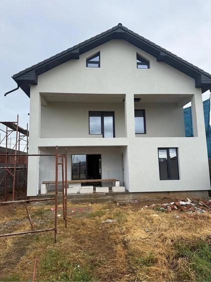 Casă cu Teren 500 Mp în Central