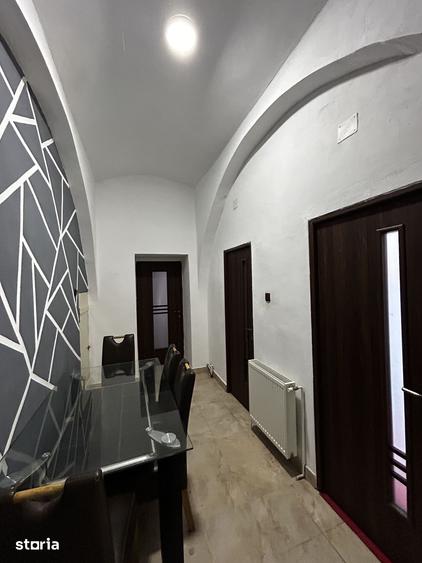Apartament cu 3 camere, mobilat în Boul Roșu