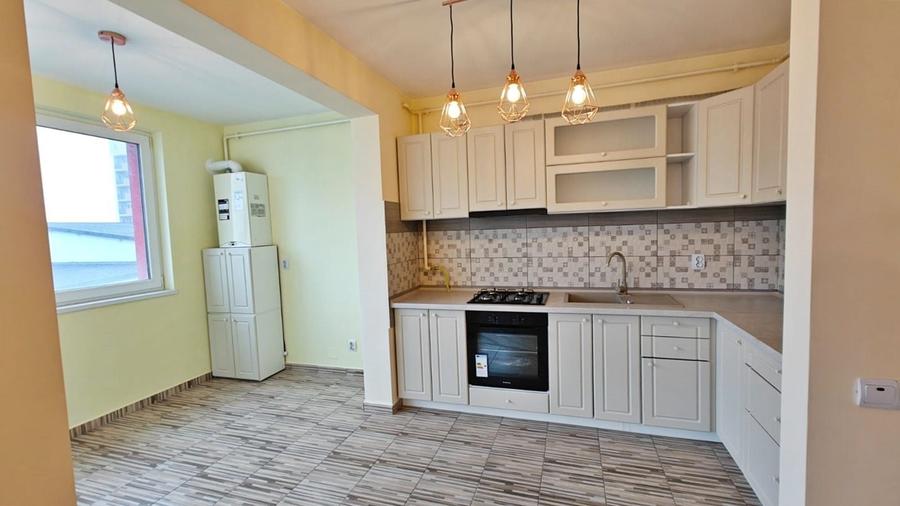 Apartament cu 3 camere semidecomandat, mobilat în Florești — fotografia 3