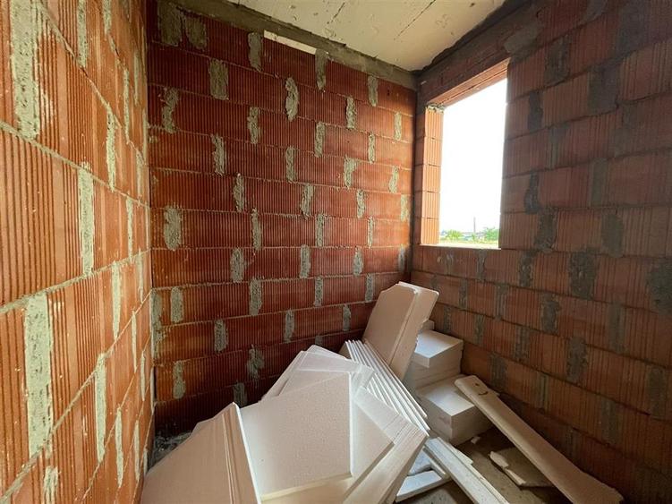 Casă cu 4 camere cu Teren 471 Mp în Cihei