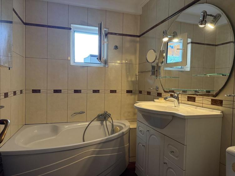 Apartament cu 4 camere în Central