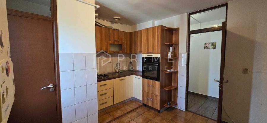 Apartament cu 3 camere decomandat în Tudor