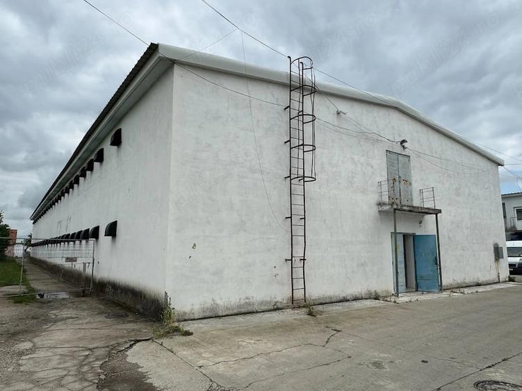 Spațiu comercial, de 2,000 mp, în Giarmata