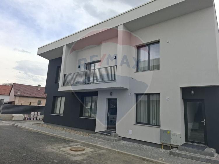 Apartament cu 3 camere decomandat, mobilat în Central