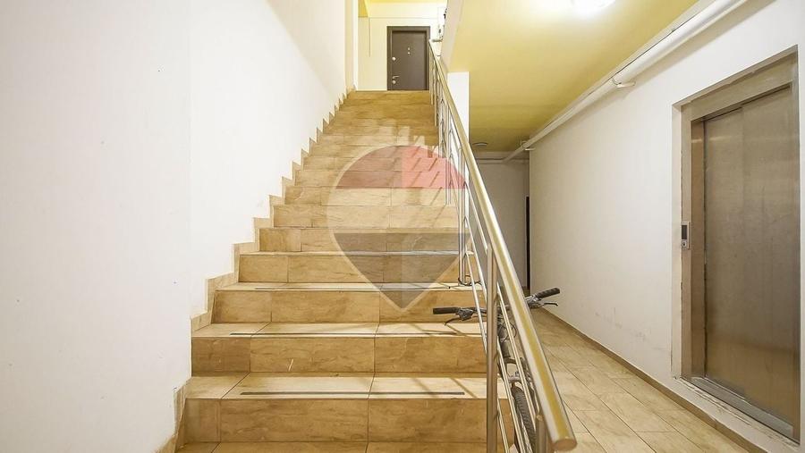 Apartament cu 3 camere decomandat, mobilat în Tractorul