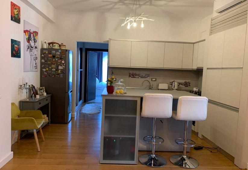 Apartament cu 3 camere semidecomandat, mobilat în 13 Septembrie