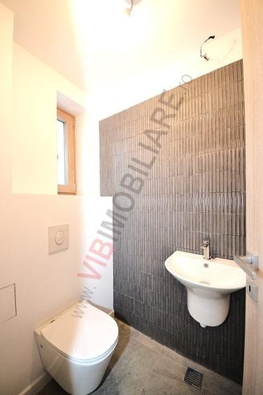 Casă cu 4 camere cu Canalizare în Odăi