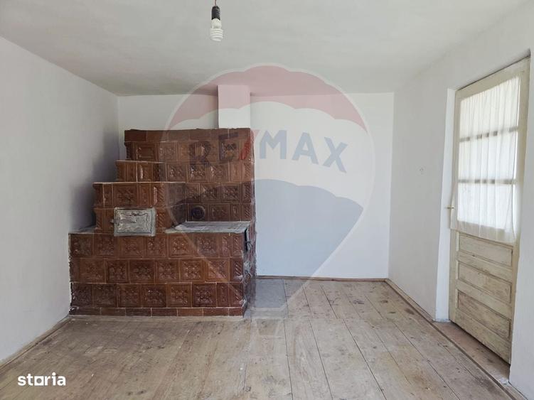 Casă cu 2 camere cu Teren 555 Mp în Botești