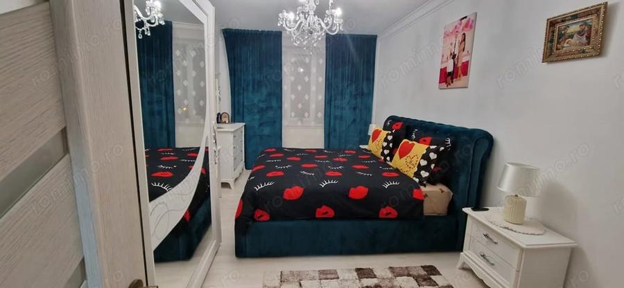 Apartament cu 3 camere semidecomandat în Central