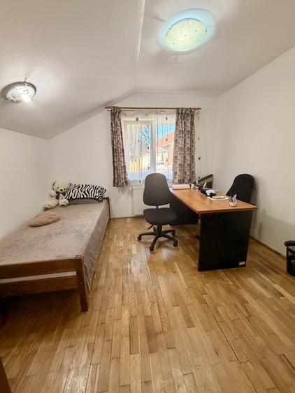 Casă individuală cu 4 camere cu Canalizare în Giarmata