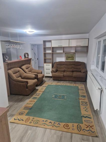 Apartament cu 3 camere semidecomandat în Central