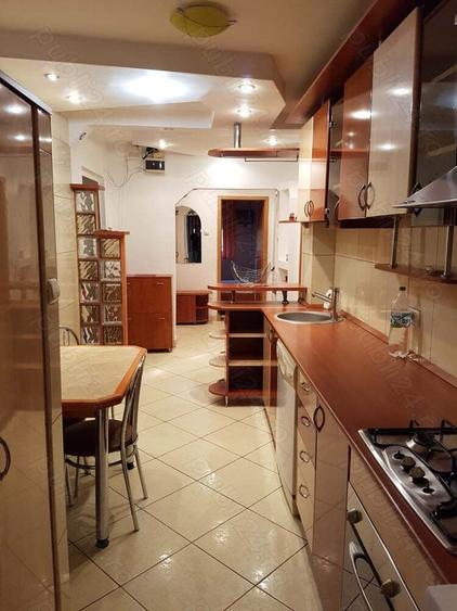 Apartament cu 3 camere decomandat în Lipovei
