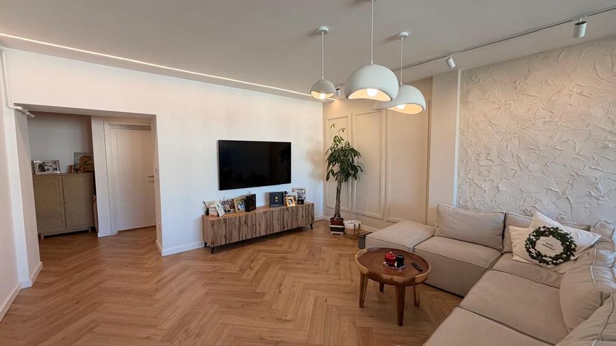 Apartament cu 2 camere semidecomandat, mobilat în Nord
