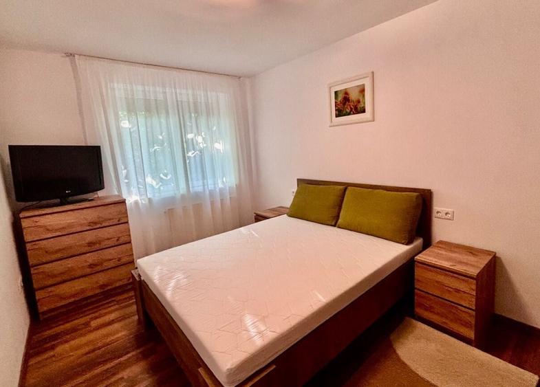 Apartament cu 3 camere semidecomandat în Careiului