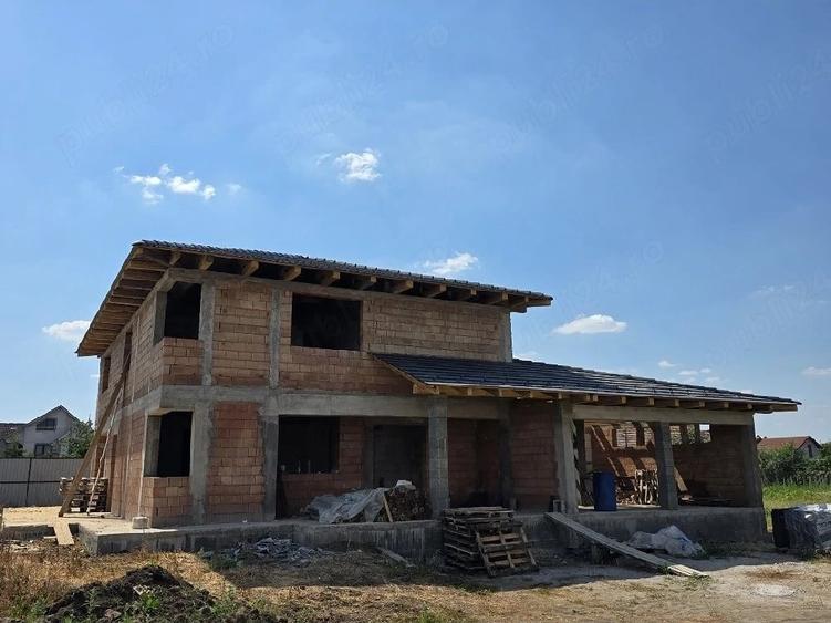 Casă cu Teren 960 Mp în Central