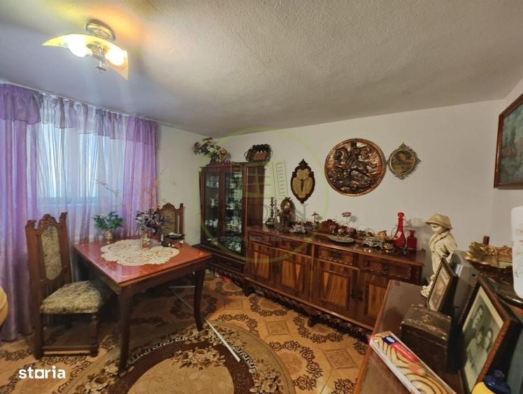 Casă cu 4 camere în Leamna de Sus