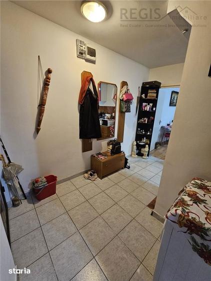 Apartament cu 3 camere decomandat în Astra